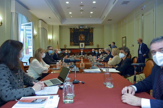 Archivo - El presidente del Tribunal Supremo y del Consejo General del Poder Judicial (CGPJ), Carlos Lesmes preside un pleno extraordinario en el CGPJ, en Madrid (España), a 28 de octubre de 2020. Durante la sesión, el CGPJ discute su posición ante la r