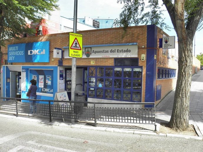 Administración De Loterías No 9 De Guadalajara,  Situada En Alamín, 121.