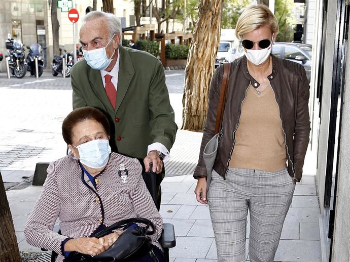 Archivo - María Zurita con sus padres, la Infanta Margarita y el Doctor Zurita, en una imagen reciente