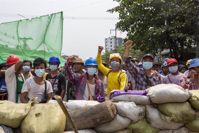 Protesta en Rangún contra el golpe de Estado