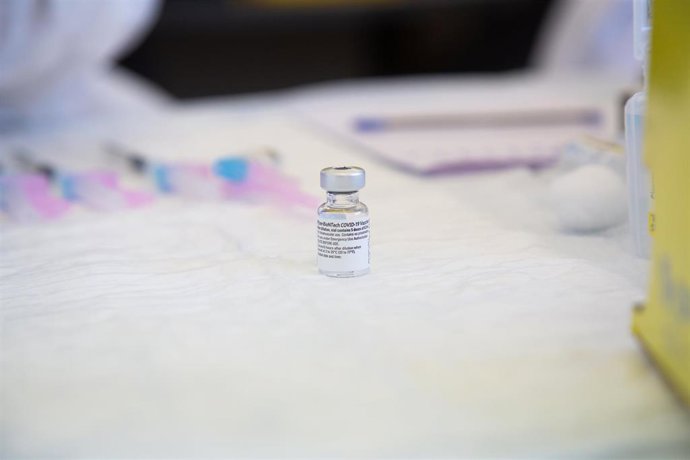 Una dosis de la vacuna de Pfizer  