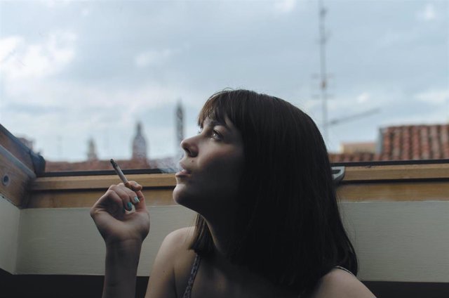 Una fumadora
