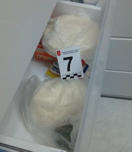 Sustancias de corte escondidas en el frigorífico.