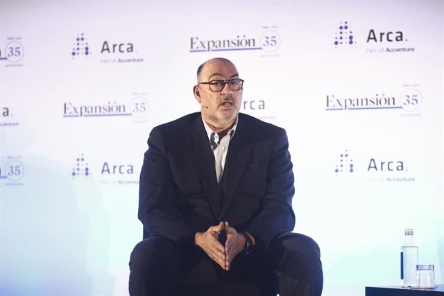 El presidente de Telefónica España, Emilio Gayo, participa en los Tecnodesayunos de Ignacio del Castillo, periodista de 'Expansión', en Madrid, (España), a 16 de marzo de 2021.