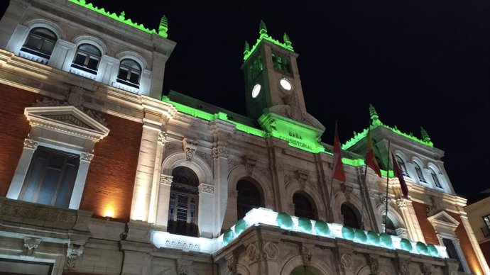 El Ayuntamiento de Valladolid, iluminado de verde con motivo de la conmemoración de San Patricio.