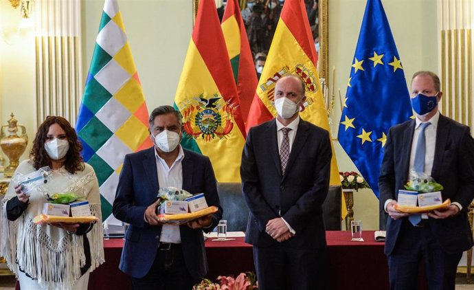 Entrega de una donación de material de protección por parte de España y la UE a Bolivia