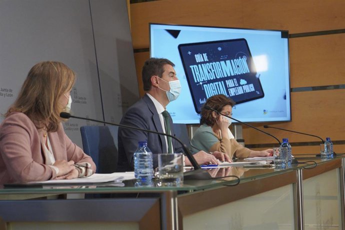 El consejero de la Presidencia, Ángel Ibáñez, durante la presentación del nuevo Decreto de Teletrabajo y la Guía de Transformación Digital para los empleados públicos.