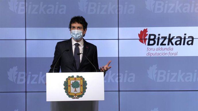 El diputado general de Bizkaia, Unai Rementeria, en rueda de prensa.