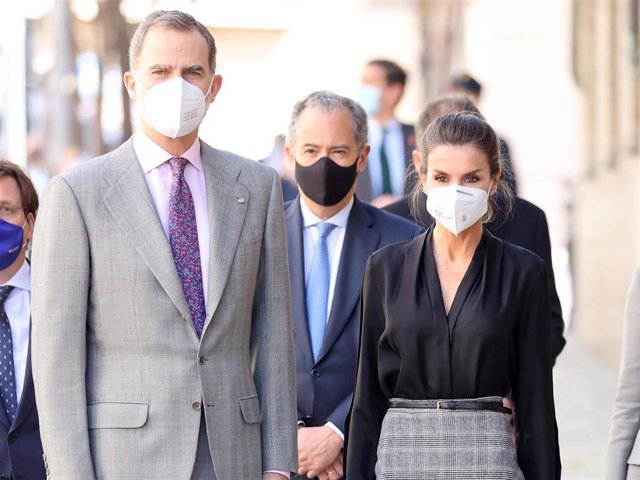 Los Reyes han visitado la Real Fábrica de Tapices en su 300 Aniversario