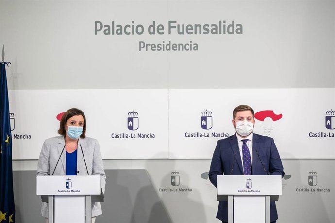 El consejero de Fomento, Nacho Hernando, y la consejera de Economía, Empresas y Empleo, Patricia Franco, en rueda de prensa.