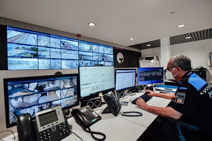 Un trabajador de la Autoridad Portuaria del Port de Tarragona durante el ejercicio.