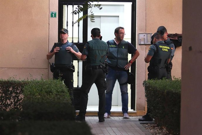 Archivo - La Guardia Civil registra el domicilio de Ana María B.L tras su detención en octubre de 2019