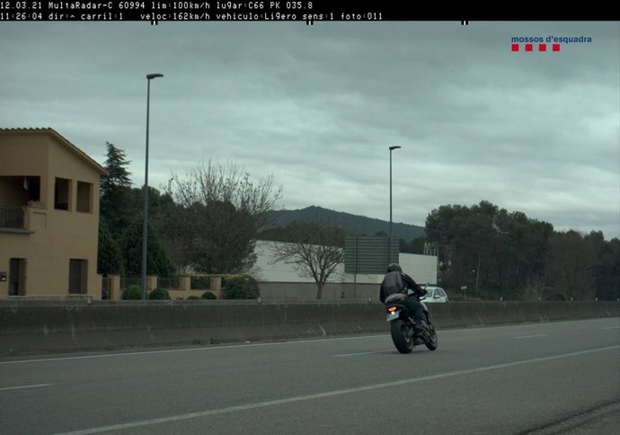 Denuncian a un motorista por circular a gran velocidad y en estado etílico en Girona