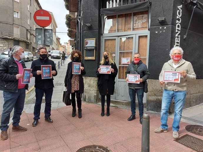 Los hosteleros cántabros llevan a cabo un parón de 10 minutos "por el futuro del sector"