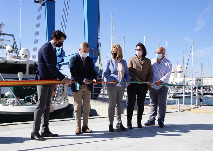 Corte protocolario de cinta con motivo de la inauguración