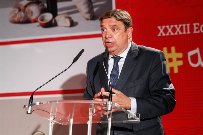 Archivo - El ministro de Agricultura, Pesca y Alimentación, Luis Planas