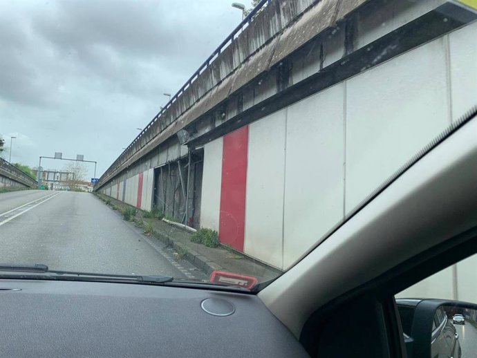 Desperfectos en el túnel del nudo de la avenida del Llano, en Gijón
