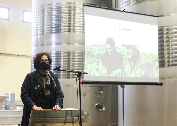 La consejera Gómez en la presentación del proyecto ECO pueblo de San Martín de Unx