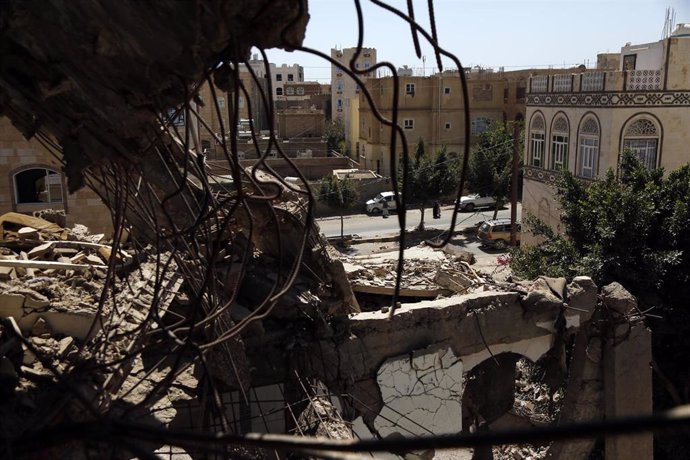 Edificio destruido por un bombardeo en Saná