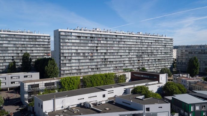 Transformación de los edificios G, H, I, Grand Parc, 530 unidades, vivienda social (con Frédéric Druot y Christophe Hutin), foto cortesía de Philippe Ruault