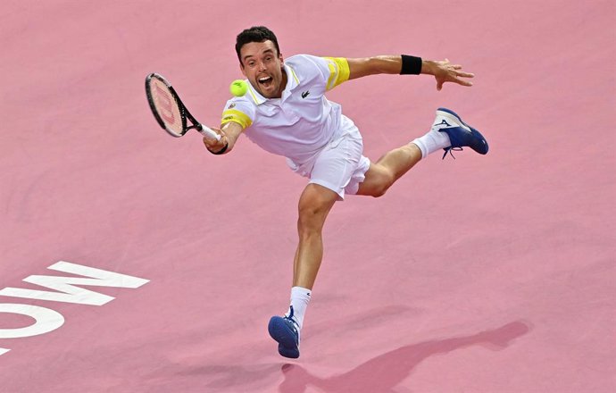27 February 2021, France, Montpellier: Spainsh tennis player Roberto Bautista Agut in action against Germany's Peter Gojowczyk during their mens singles Semifinals tennis match at the Open Sud de France ATP World Tour in Montpellier. Photo: Pascal Guyot