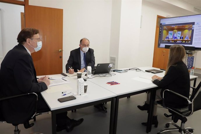 El presidente de la Generalitat, Ximo Puig, y otros miembros del Consell se reúnen por videoconferencia con su homólogo en Emilia-Romagna  (Italia)