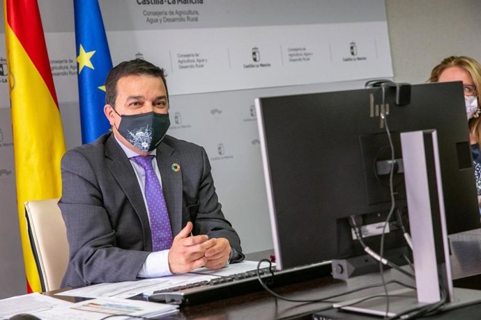 El consejero de Agricultura, Agua y Desarrollo Rural, Francisco Martínez Arroyo