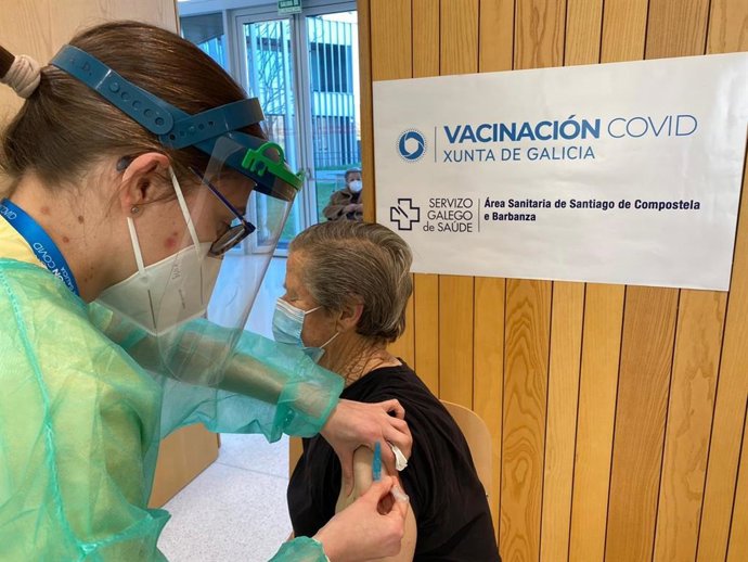 Cvirus.- El Sergas aclara que también vacunará a los nacidos en 1966 con las dosis de Astrazeneca