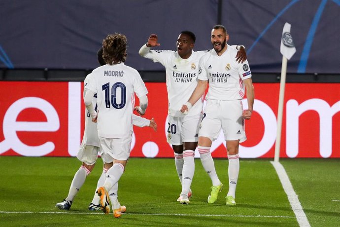 16 March 2021, Spain, Madrid: Real Madrid's celebrates scoring his side's first goal with teammates during the UEFA Champions League round of 16 second leg soccer match between  Real Madrid and Atalanta BC at Estadio Alfredo Di Stefano. Photo: Indira/DA