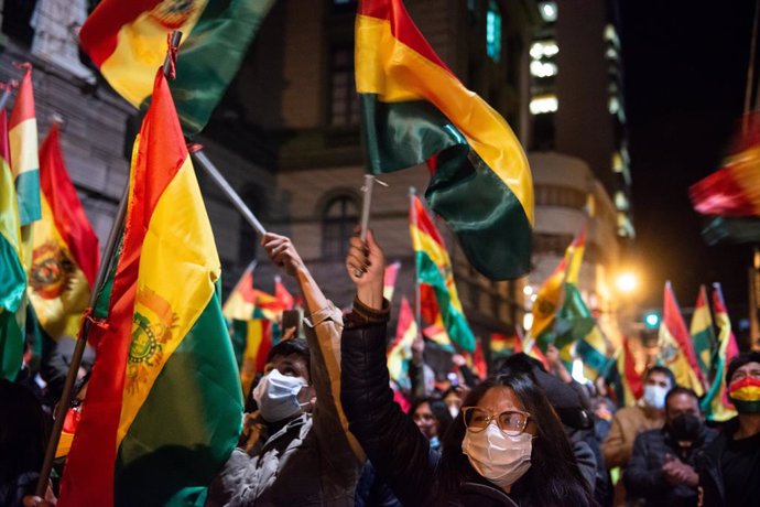15 March 2021, Bolivia, La Paz: Hundreds of demonstrators take part in a protest against the arrest of former interim president Jeanine Anez, several of her ministers, and high-ranking police and army officers. The politicians were arrested as part of i