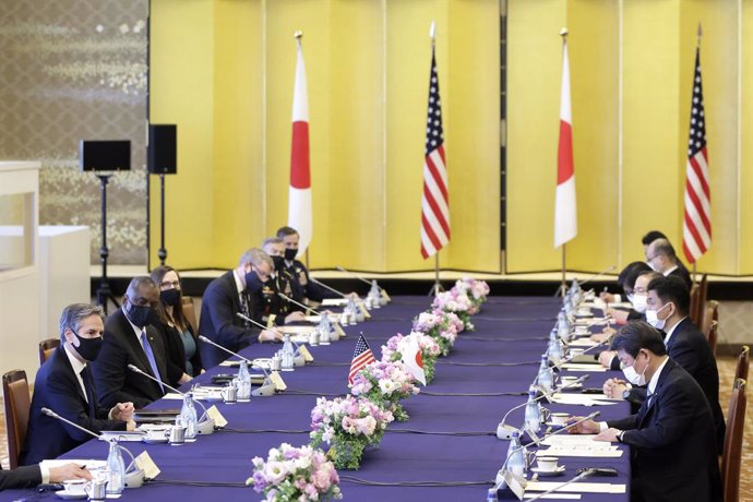 16 March 2021, Japan, Tokyo: US Secretary of State Antony Blinken (L) and US Secretary of Defence Lloyd Austin (2nd L), speak with Japanese Foreign Minister Toshimitsu Motegi (2nd), and Japanese Defence Minister Nobuo Kishi (R) during the Japan-US Secur