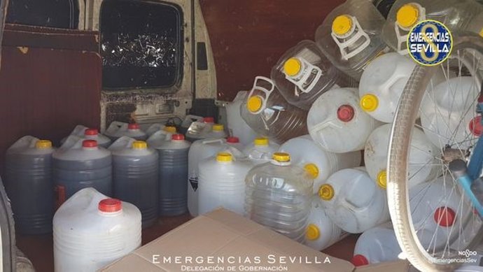 Intervenidos en Sevilla 250 litros de aceite usado y cinco furgonetas empleadas en su transporte sin autorización