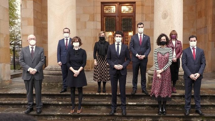 El Gobierno de la Diputación de Bizkaia tras la toma de posesión de Amaia Antxustegi y Elixabete Etxanobe
