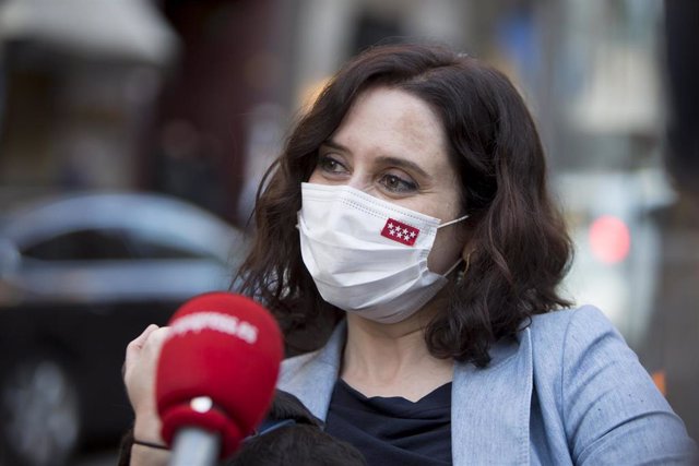 La presidenta de la Comunidad de Madrid, Isabel Díaz Ayuso, atiende a Europa Press al salir de una terraza en Madrid (España), a 12 de marzo de 2021.