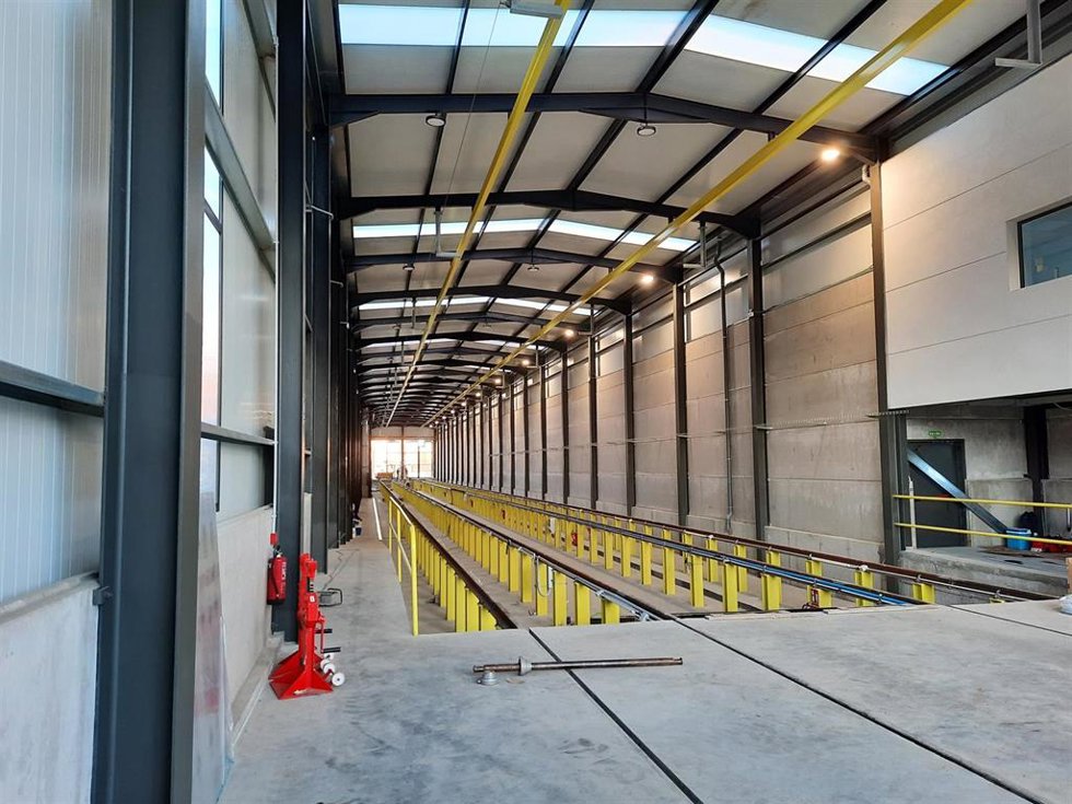 Archivo - Taller construido por Renfe en Badajoz