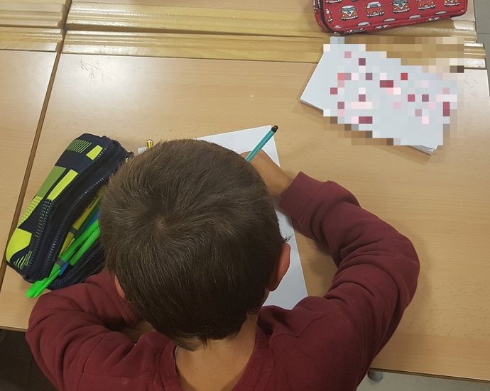 Archivo - Cvirus.- Un centenar de aulas están cerradas en Euskadi y sigue suspendida la actividad presencial en un centro alavés