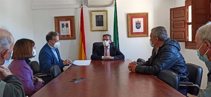 El delegado de Turismo de la Junta en Granada, Gustavo Rodríguez, ha visitado Válor (Granada) .