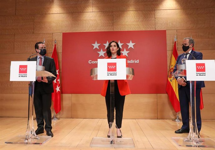 Isabel Díaz Ayuso en la rueda posterior al Consejo junto a Lasquetty y Ossorio