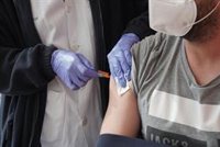 Más de 383.000 andaluces tienen la vacuna contra el Covid completa