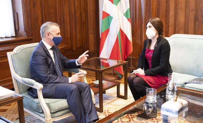 El Lehendakari, Iñigo Urkullu, ha recibido a la parlamentaria vasca de Elkarrekin-Podemos, Miren Gorrotxategi, en el palacio de Ajuria Enea, en Vitoria.