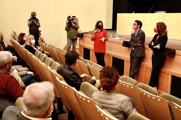 La presidenta del Govern, Francina Armengol, en la reunión con alcaldes y agentes económicos de Llevant.