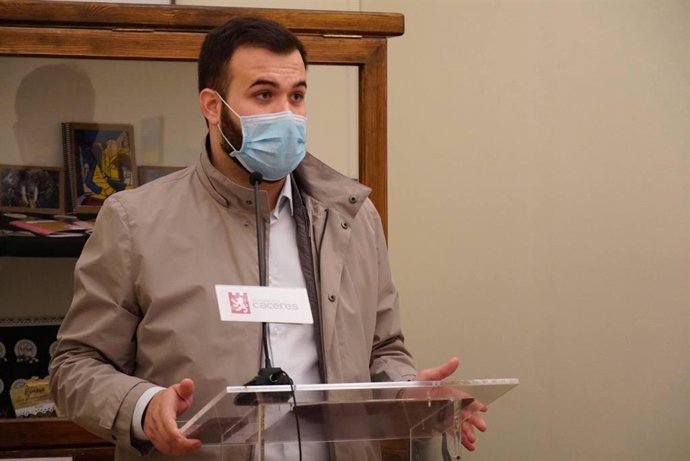 El alcalde de Cáceres, Luis Salaya, en una rueda de prensa