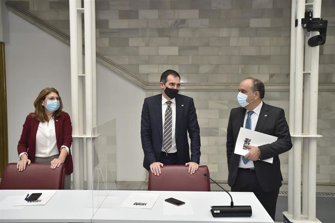 Mabel Campuzano, Juan José Liarte y Francisco Carrera, diputados del Grupo Parlamentario Vox