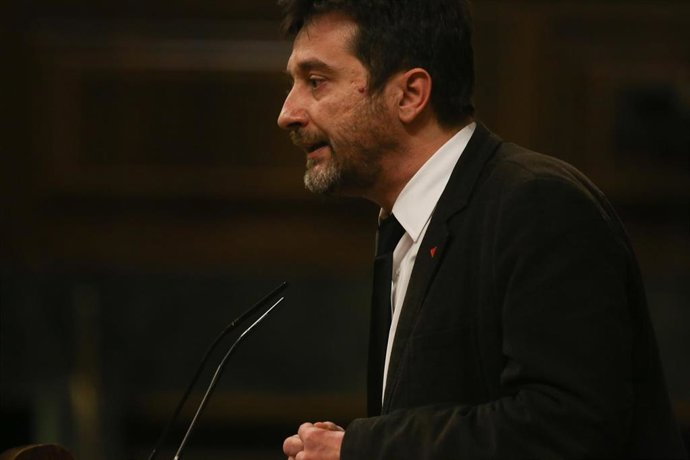 El portavoz de Podemos, Rafa Mayoral, interviene en una sesión plenaria en el Congreso de los Diputados, en Madrid (España), a 16 de febrero de 2021. 