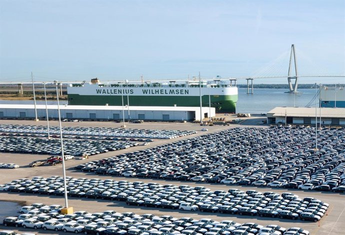 Archivo - Exportación de vehículos.