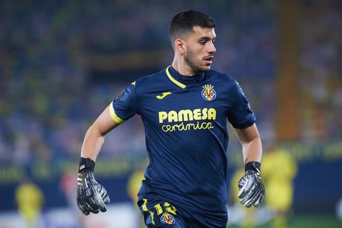 Gerónimo Rulli durante un partido con el Villarreal de la Liga Europa 2020-2021
