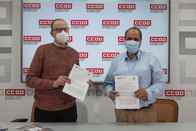 Firma del convenio entre CCOO  y la Delegación Saharaui en Castilla y León.