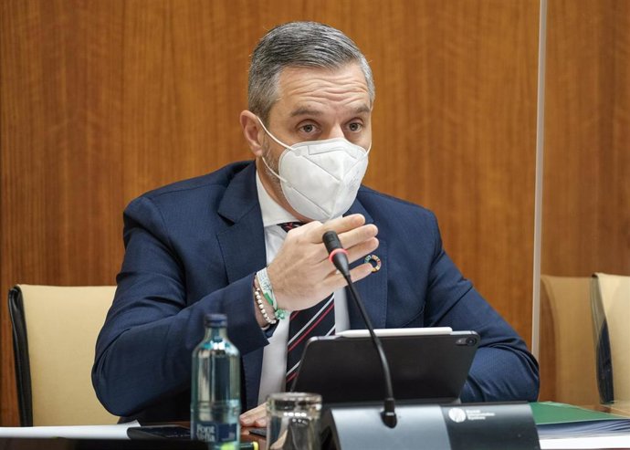 El consejero de Hacienda y Financiación Europea, Juan Bravo, en comisión parlamentaria, en imagen de archivo