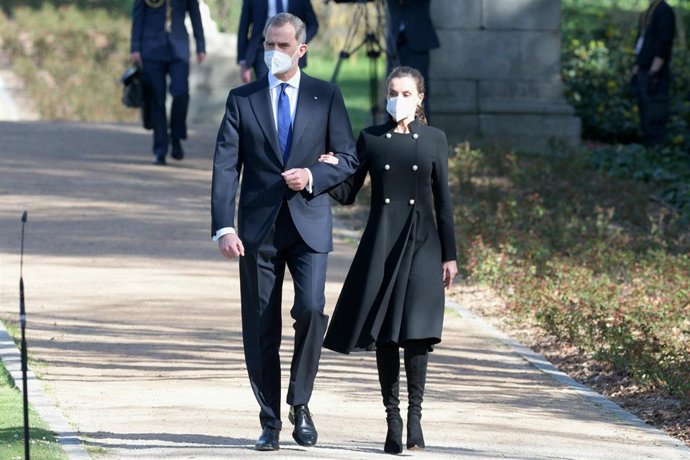 Los Reyes llegan al acto de Estado de Reconocimiento y Memoria a todas las Víctimas del Terrorismo, en el marco de la conmemoración del Día Europeo de las Víctimas del Terrorismo en el Palacio Real, en Madrid (España), a 11 de marzo de 2021.