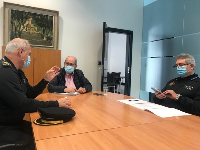 La Policía Local blinda Alicante con un Plan especial anticovid en la operación Puente de San José con 453 agentes que van a redoblar la vigilancia en las playas, zonas de ocio, botellones y fiestas en viviendas